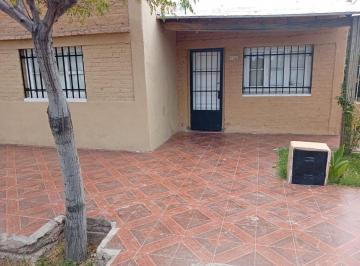 Casa · 75m² · 4 Ambientes · 3 Cocheras · Venta Casa con Gran Jardín en San Martin