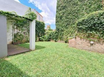 Casa · 170m² · 3 Ambientes · 1 Cochera · Venta Casa Tipo Loft con Jardín en Bernal Esquina