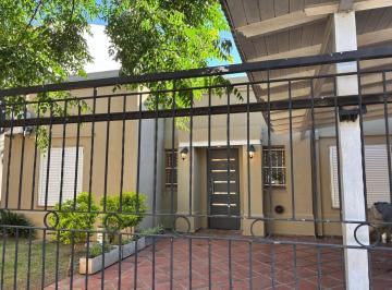 Casa · 80m² · 4 Ambientes · 1 Cochera · Casa - Hurlingham