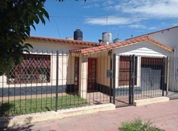 Casa · 180m² · 4 Ambientes · 1 Cochera · Venta Casa Tres Dorm. Cochera en Crisol Sud