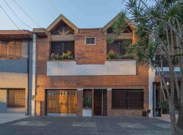Casa · 190m² · 5 Ambientes · 2 Cocheras · Chalet: Lote Propio en 2 Plantas, Mataderos