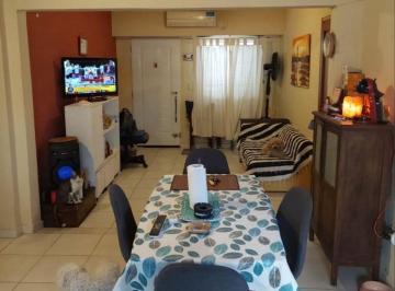 Casa · 85m² · 3 Ambientes · 1 Cochera · Casa en Venta La Plata Los Hornos con Pileta
