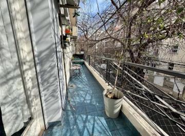 PH · 63m² · 3 Ambientes · Venta 3 Amb Balcón Al Frente 2°x Esc Sol en Flores