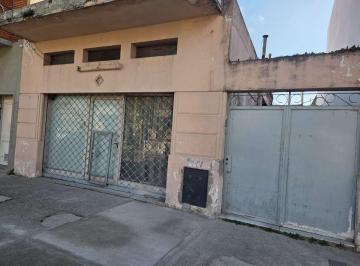 Casa · 197m² · 5 Ambientes · 1 Cochera · Casa Sobre Lote Propio de 339 m² – Gran Potencial