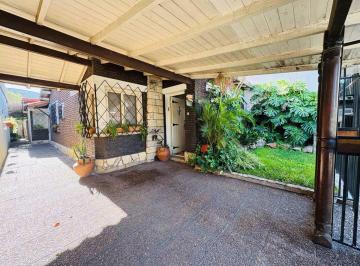 Casa · 101m² · 4 Ambientes · 1 Cochera · Venta Casa 4 Amb Boulogne Para Actualizar