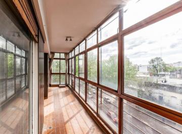 Departamento · 56m² · 3 Ambientes · 1 Cochera · Venta 3 Amb Semi Piso - C/coch - Balcón - Floresta