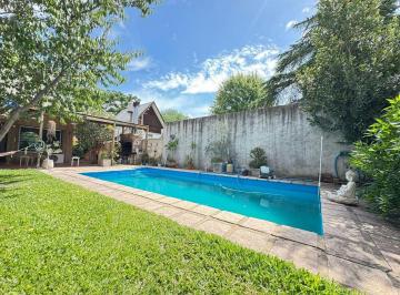 Casa · 120m² · 4 Ambientes · Venta Casa 4 Amb con Parque y Pileta - P. Leloir