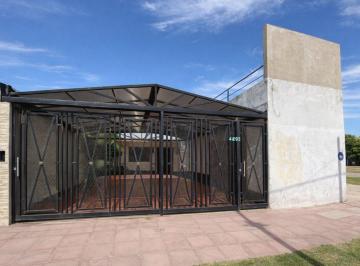 Casa · 131m² · 4 Ambientes · 2 Cocheras · Casa 3 Amb con Patio, Lavadero y Cochera + Local!