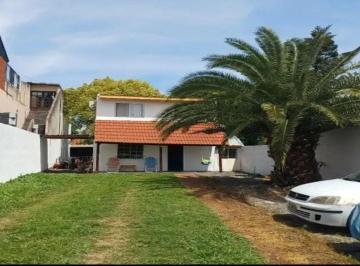 Casa · 84m² · 4 Ambientes · 5 Cocheras · Venta Casa 4 Amb Ballester Gran Parque Permuta