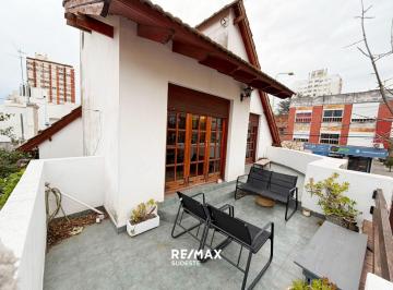 Casa · 196m² · 3 Ambientes · 1 Cochera · Casa Belgrano y Vespucio