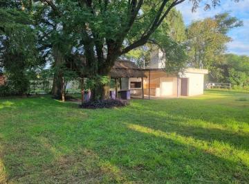 Quinta vacacional · 45m² · 1 Dormitorio · 1 Cochera · Quinta en Venta en Pergamino con Amplio Parque