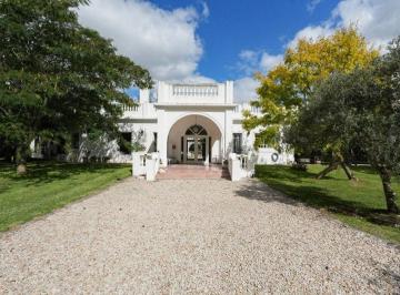 Casa · 265m² · 7 Ambientes · Vende Casa de Campo con Gran Parque (Camposderoca)