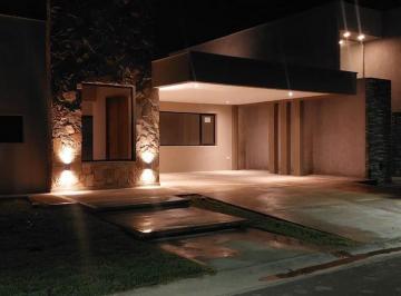 Casa · 164m² · 4 Ambientes · 1 Cochera · Casa a Estrenar en Venta Barrio Las Retamas Maipú