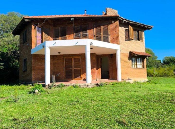 Casa · 308m² · 7 Ambientes · 1 Cochera