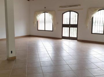 Casa · 206m² · 5 Ambientes · 1 Cochera · Casa en Venta + 2 Locales La Plata Apto Banco