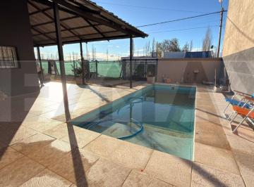Casa · 154m² · 6 Ambientes · 1 Cochera · Venta Casa Barrio Stefenelli
