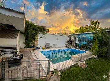 Casa · 189m² · 4 Ambientes · 1 Cochera · Venta Casa 2 Dorm. con Pileta + Deposito