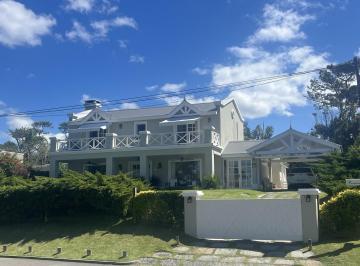 Casa · 286m² · 4 Ambientes · 2 Cocheras · Buena Vista - Tm14951
