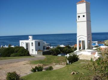 Casa · 190m² · 4 Dormitorios · 1 Cochera · Aldea 9