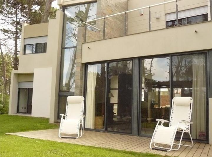 Casa · 420m² · 3 Dormitorios