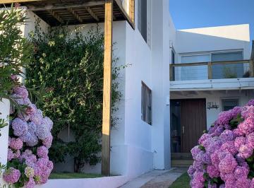 Casa · 200m² · 5 Ambientes · 1 Cochera · La Barra Alquiler Casa El Indio Tm 5548