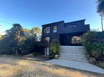 Casa · 200m² · 8 Ambientes · 1 Cochera · La Barra Venta y Alquiler "Casa Sequoia" Tm5674