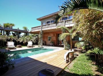 Casa · 480m² · 6 Ambientes · 2 Cocheras · Punta Piedras Alquiler y Venta Casa Yemanja - Tm52084
