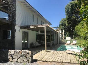 Casa · 250m² · 4 Dormitorios · 1 Cochera · Casa del Árbol Tm5737