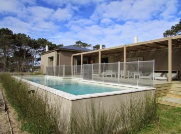 Casa · 200m² · 3 Dormitorios · 1 Cochera · E4 Pinar del Faro