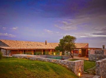 Casa · 720m² · 8 Dormitorios · Casa 31