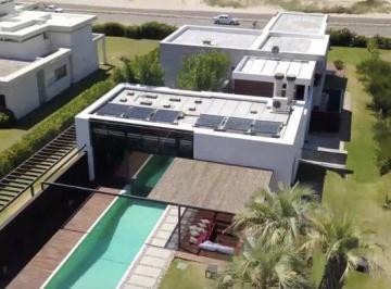 Casa · 700m² · 5 Ambientes · 2 Cocheras · Laguna Blanca Casa en Alquiler y Venta - Tm52114