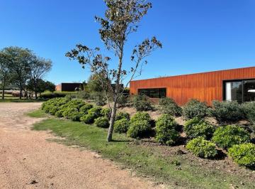 Casa · 700m² · 5 Ambientes · 2 Cocheras · Casa en Fasano