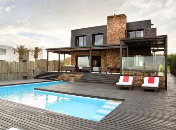 Casa · 450m² · 5 Dormitorios · Casa en Venta y Alquiler en Jose Ignacio "Chaqueton"