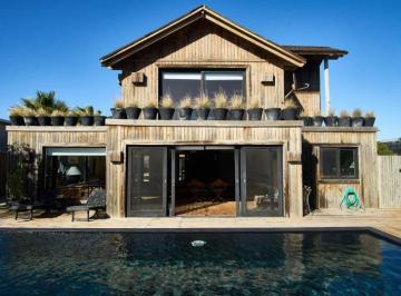 Casa · 377m² · 4 Dormitorios · Sandy Bottom