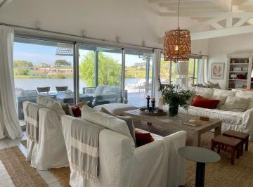 Campo · 250m² · 5 Ambientes · 1 Cochera · Casa Valeria 31 Pueblo Mio Tm 53361