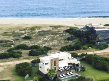 Casa · 350m² · 4 Dormitorios · Jose Ignacio Casa Venta y Alquiler - Santa Monica "Trece Lunas"