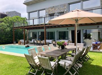 Casa · 360m² · 5 Ambientes · 2 Cocheras · En Exclusividad Venta Manantiales Casa Tm