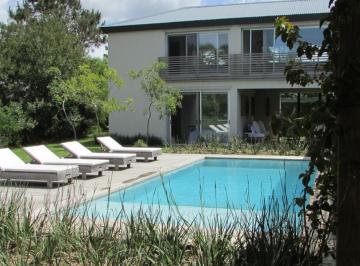 Casa · 250m² · 4 Dormitorios · 1 Cochera · Casa en Alquiler - Pinar del Faro "G6"