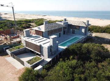Casa · 1000m² · 8 Dormitorios · 4 Cocheras · Casa en Miradores del Faro