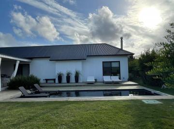 Casa · 900m² · 6 Ambientes · 1 Cochera · Casa en Alquiler Temporal - Tm