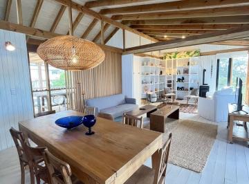 Casa · 165m² · 3 Dormitorios · 1 Cochera · Casa en Venta, a Una Cuadra del Mar! "Ojo Al Este" Tm