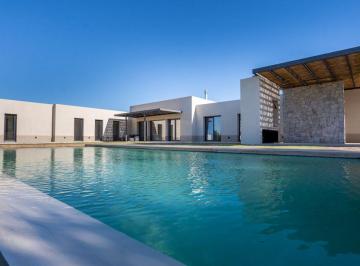 Casa · 275m² · 4 Ambientes · 2 Cocheras · Venta Manantiales Barrio Cerrado La Morada Tm