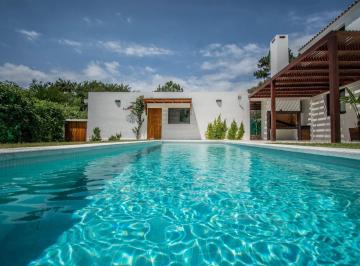Casa · 5 Ambientes · Casa en Alquiler Temporario en Rincon del Indio Tm