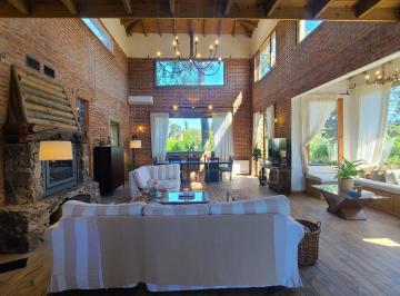 Casa · 5 Ambientes · 2 Cocheras · Espectacular Casa con Pileta en Punta del Este