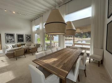 Casa · 2404m² · 5 Dormitorios · Casa en Alquiler - Laguna Escondida G18