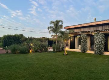 Casa · 450m² · 1 Dormitorio · Corvina Negra en La Juanita - Tm