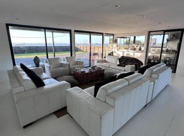 Casa · 2000m² · 4 Dormitorios · Laguna