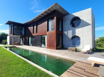 Casa · 257m² · 6 Ambientes · 2 Cocheras · Casa en Venta y Alquiler en Punta Piedras, Vista Al Mar - Tm