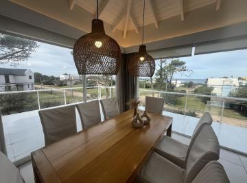 Casa · 254m² · 6 Dormitorios · Casa en Venta a Una Cuadra del Mar - Tm