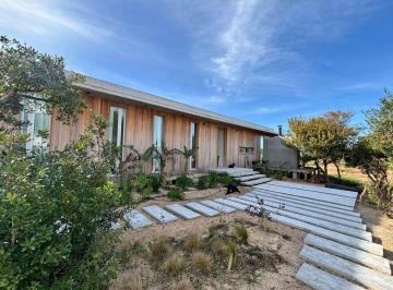 Casa · 230m² · 5 Ambientes · 1 Cochera · Casa en Venta y Alquiler en Laguna Escondida, Jose Ignacio - Tm